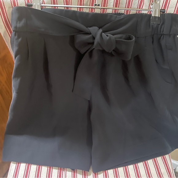 lululemon athletica Pants - Lululemon Noir Black Women Shorts Size 8